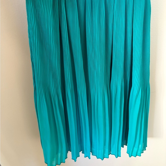 Women’s dress 👗 - Picture 2 of 4